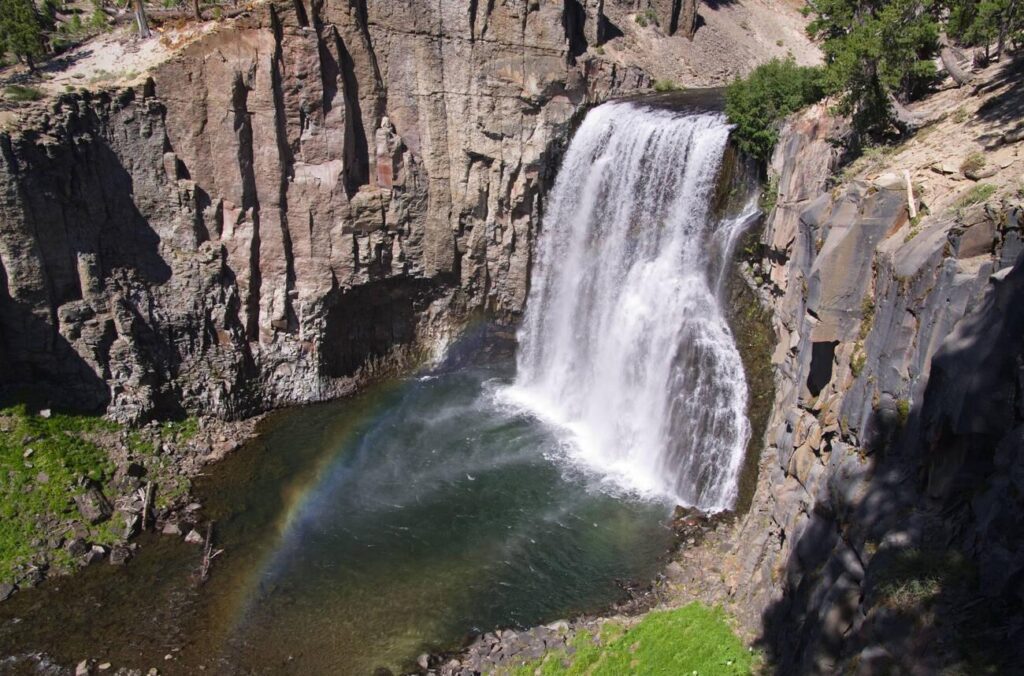 Rainbow Falls at Devil's Postpile National Monument