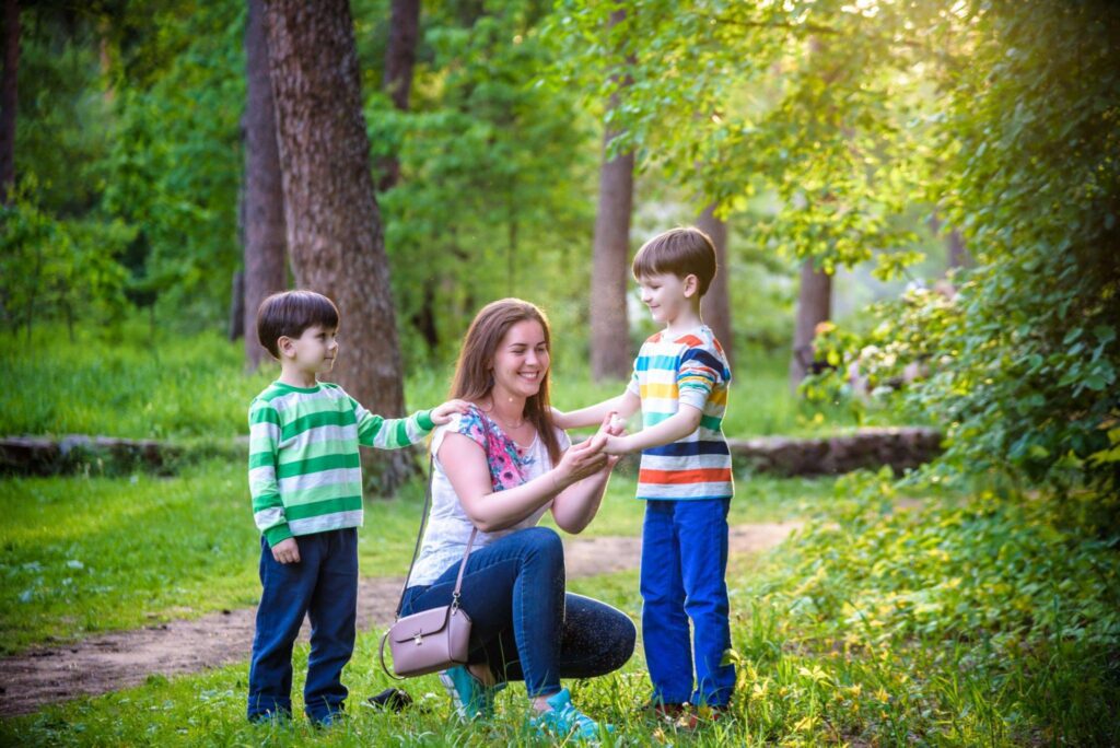 applying-insect-repellent